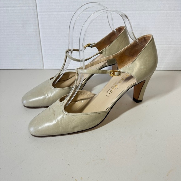 Vintage Bruno Magli Women's Cream T-Strap Y2K 90s Round Toe Heels Size 37 1/2 - Picture 5 of 14